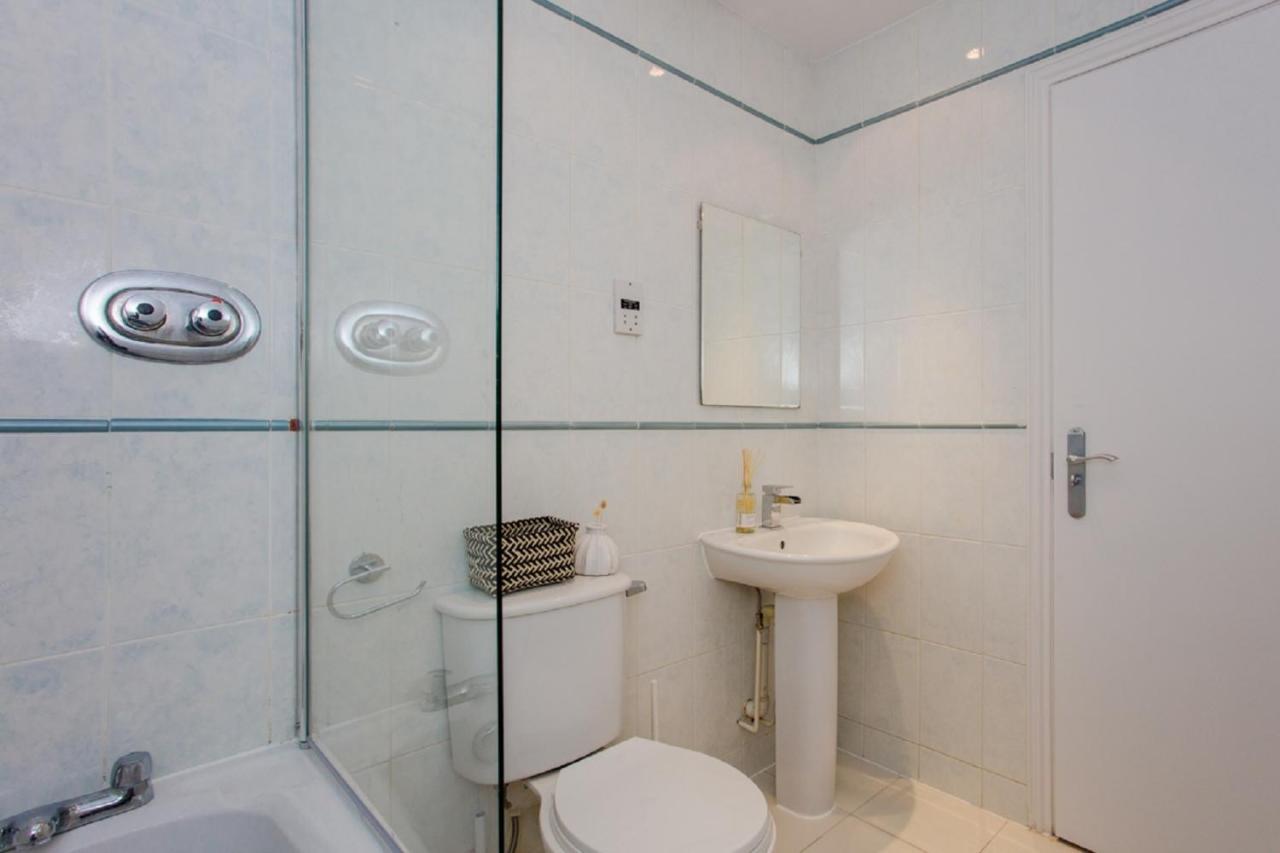 The Sparkford Gardens - Lovely 2Bdr With Balcony ลอนดอน ภายนอก รูปภาพ